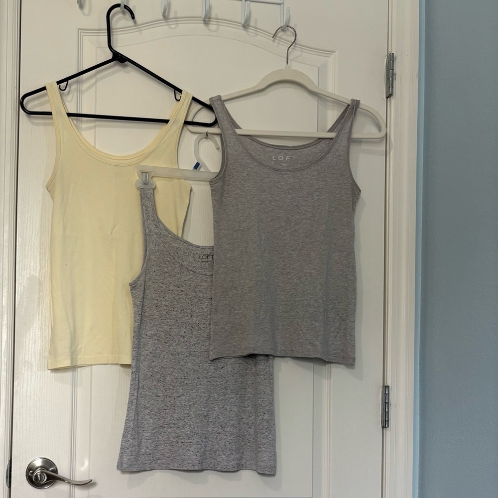 LOFT set of 3 Cream and Gray Fitted Sleeveless Tank Tops